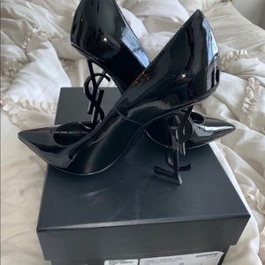 Saint Laurent Ysl black pumps